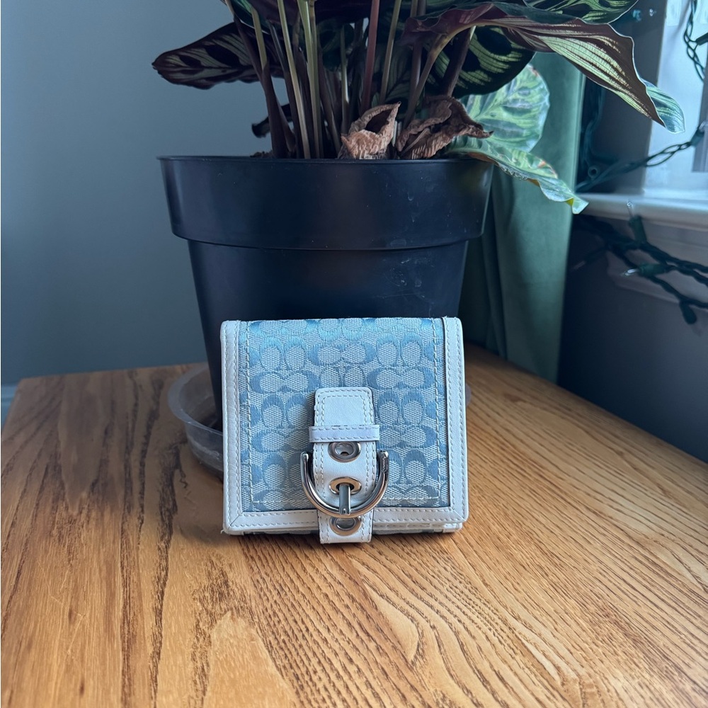 Y2K COACH SIGNATURE BUCKLE WALLET in BABY BLUE